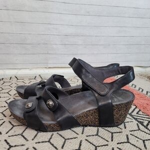 DANSKO SAVANNAH WEDGE SANDAL IN BLACK, SZ 41
